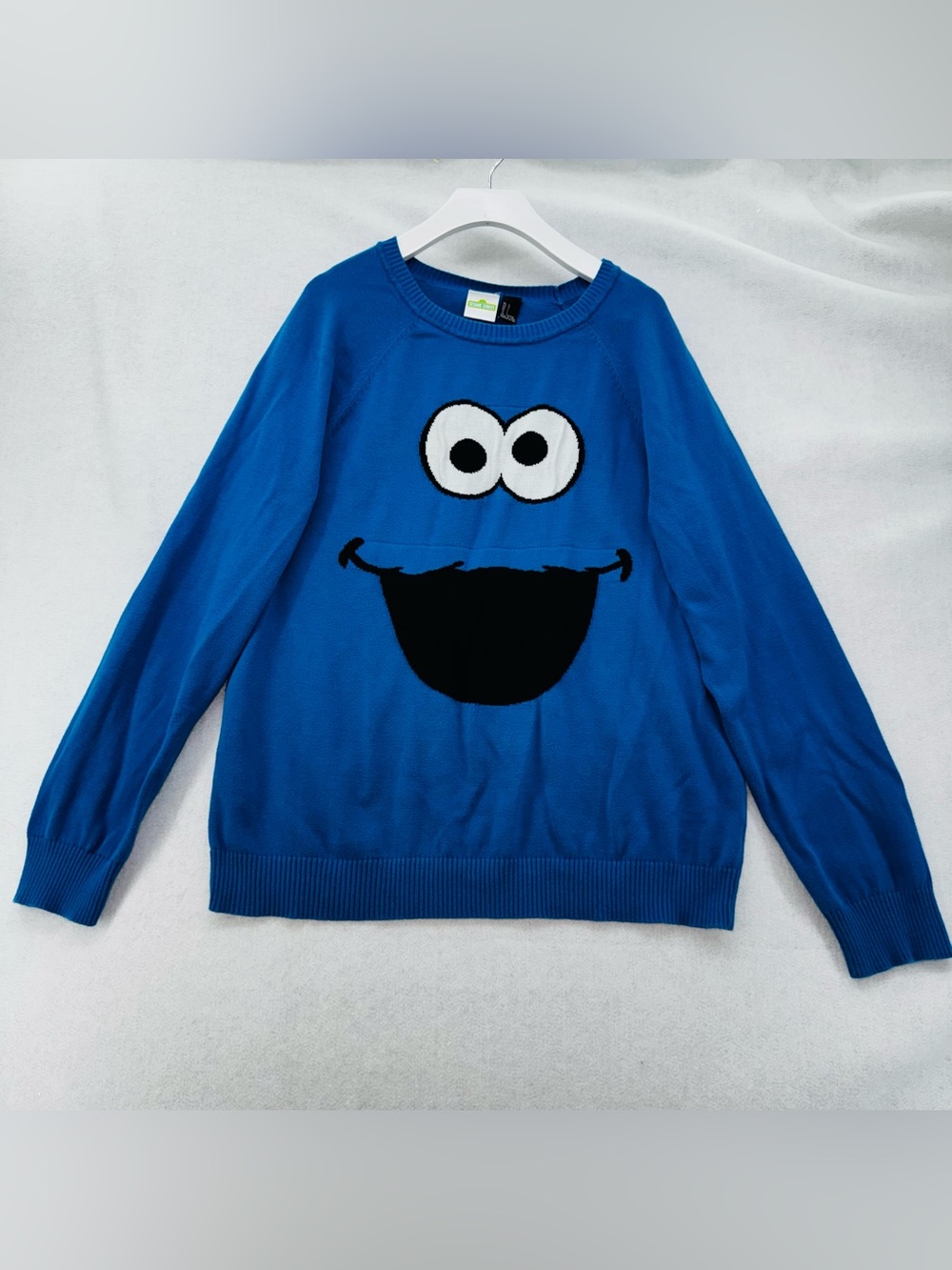 EUC Women’s Lightweight Cookie Monster Sweater Sesame Street Blue size Large
